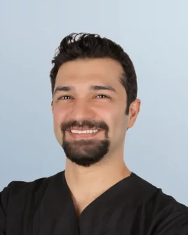 Dr. Siavash Abbasgholizadeh — Mund-, Kiefer- und Gesichtschirurg · Dentfix, Şişli, Istanbul